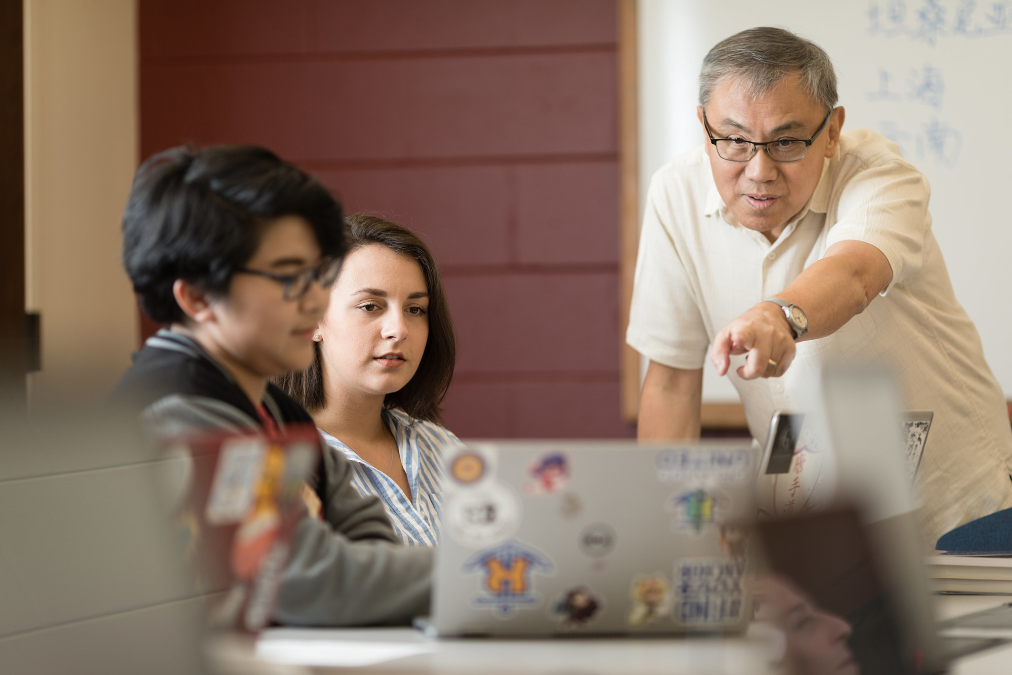 Up-close, hands-on learning in a Rollins classroom.